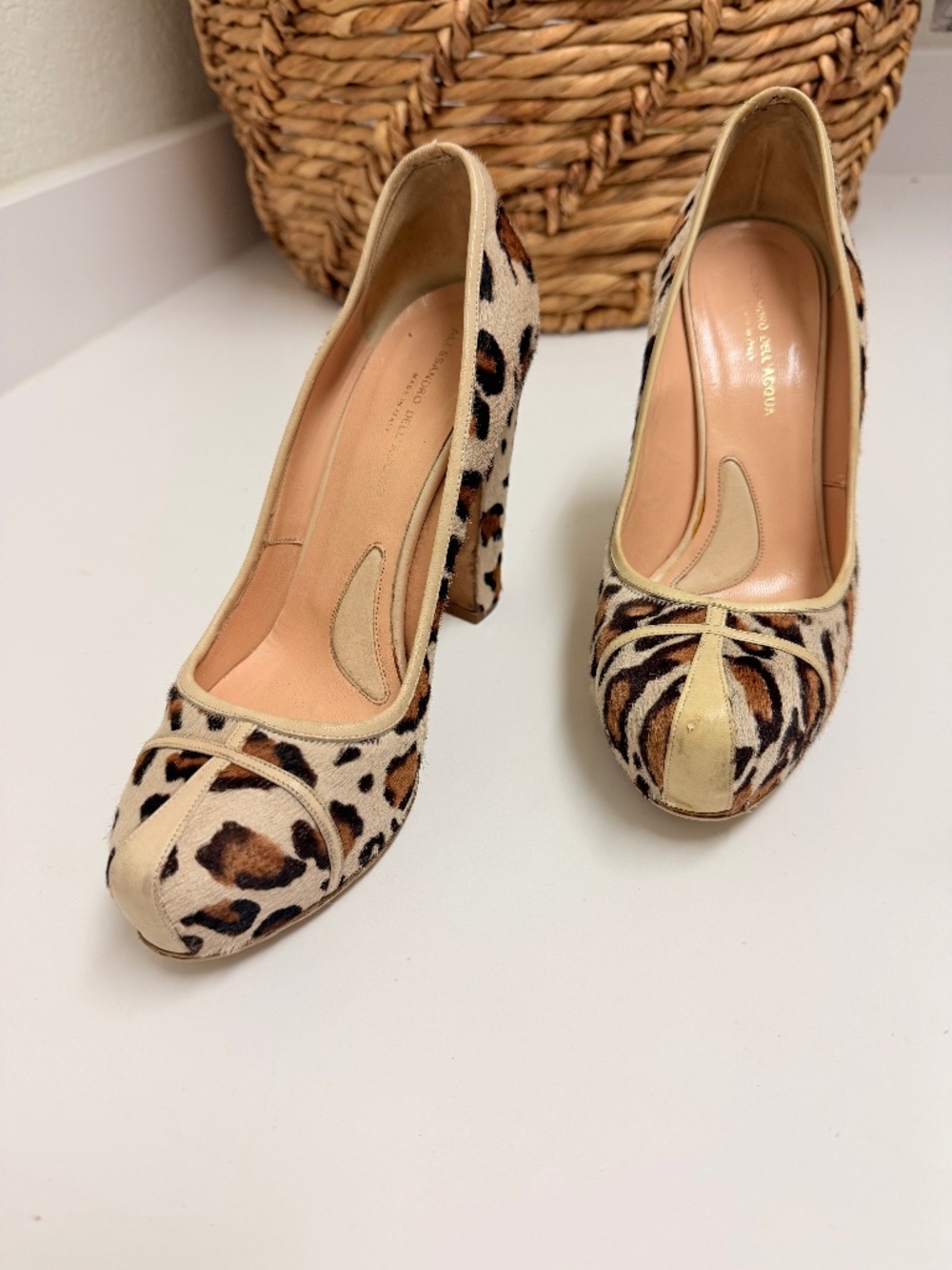 Gorgeous Pump, 100% real leather animal print. MADE IN ITALY.